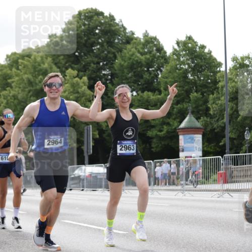 29.06.2025 - hella hamburg halbmarathon Jannik Wohlers http://msf.ph/oto/8148333 29.06.2025 10:12:05 Lombardsbrücke 1249, 1610, 1785, 1850, 2963, 2964, 3182, 3248, 3262, 3746, 4453, 4499, 4554, 5166, 5176, 5597, 5598, 6822, 6871, 6966, 7014, 8971, 9254, 9405, 10581, 10685, 13566, 13816, 14540, 14863, 14868, 15369, 16473, 18178, 18493 meine-sportfotos.de