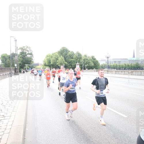 29.06.2025 - hella hamburg halbmarathon Jannik Wohlers http://msf.ph/oto/8148336 29.06.2025 10:17:33 Lombardsbrücke 1159, 1160, 1268, 1325, 1622, 1641, 2094, 2147, 2931, 3138, 3977, 5004, 5290, 5611, 5733, 7094, 7641, 7649, 7838, 7882, 7883, 8128, 8248, 8607, 8799, 9400, 9539, 9717, 9734, 9798, 9964, 10174, 10332, 10509, 10831, 11156, 11275, 11352, 11450, 11656, 11916, 12401, 12553, 12598, 12752, 13681, 13843, 14013, 14420, 14496, 14701, 14738, 14795, 14825, 14831, 15182, 15203, 15322, 15614, 16038, 16576, 16644, 16707, 16792, 17270, 17616 meine-sportfotos.de
