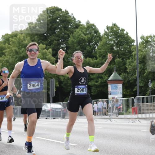 29.06.2025 - hella hamburg halbmarathon Jannik Wohlers http://msf.ph/oto/8148339 29.06.2025 10:12:05 Lombardsbrücke 1249, 1610, 1785, 1850, 2963, 2964, 3182, 3248, 3262, 3746, 4453, 4499, 4554, 5166, 5176, 5597, 5598, 6822, 6871, 6966, 7014, 8971, 9254, 9405, 10581, 10685, 13566, 13816, 14540, 14863, 14868, 15369, 16473, 18178, 18493 meine-sportfotos.de