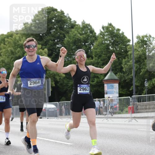29.06.2025 - hella hamburg halbmarathon Jannik Wohlers http://msf.ph/oto/8148344 29.06.2025 10:12:05 Lombardsbrücke 1249, 1610, 1785, 1850, 2963, 2964, 3182, 3248, 3262, 3746, 4453, 4499, 4554, 5166, 5176, 5597, 5598, 6822, 6871, 6966, 7014, 8971, 9254, 9405, 10581, 10685, 13566, 13816, 14540, 14863, 14868, 15369, 16473, 18178, 18493 meine-sportfotos.de