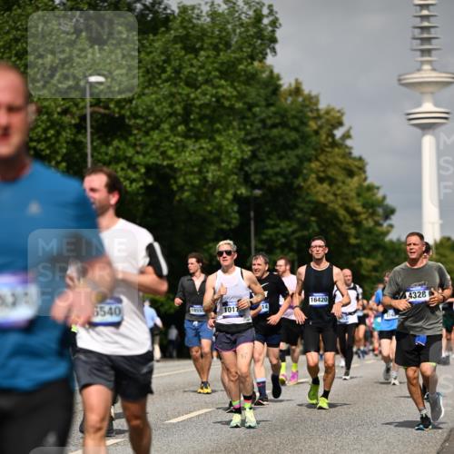 29.06.2025 - hella hamburg halbmarathon Dr. Thomas Lammeyer http://msf.ph/oto/8148362 29.06.2025 10:06:09 Kennedybrücke 1184, 1329, 1364, 1432, 1453, 1729, 1881, 1940, 2322, 2323, 3169, 3199, 4286, 4328, 4649, 5547, 5763, 6322, 6327, 6438, 7031, 7243, 9156, 9353, 9741, 9928, 10177, 10882 meine-sportfotos.de