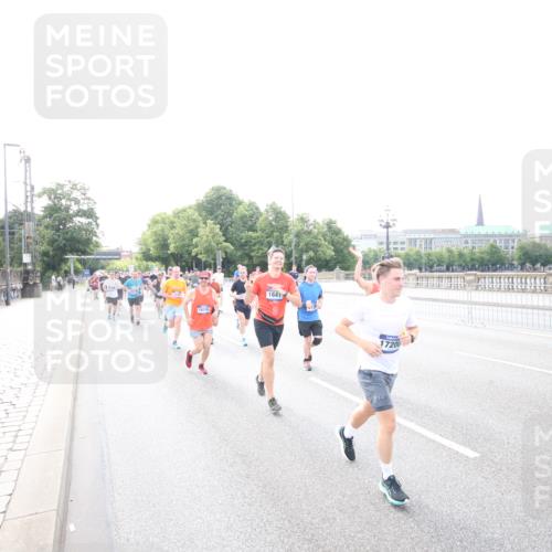 29.06.2025 - hella hamburg halbmarathon Jannik Wohlers http://msf.ph/oto/8148404 29.06.2025 10:17:34 Lombardsbrücke 1159, 1160, 1268, 1325, 1622, 1641, 2147, 2931, 3138, 3977, 5004, 5290, 5611, 5733, 7094, 7641, 7649, 7838, 7882, 7883, 8128, 8248, 8607, 8799, 9400, 9539, 9717, 9734, 9798, 9964, 10174, 10332, 10509, 10831, 10946, 11156, 11275, 11352, 11450, 11656, 11916, 11949, 12274, 12401, 12553, 12598, 12752, 13681, 13843, 14013, 14420, 14496, 14701, 14738, 14795, 14825, 14831, 15182, 15183, 15203, 15322, 15614, 16038, 16576, 16644, 16707, 16792, 17270, 17616 meine-sportfotos.de
