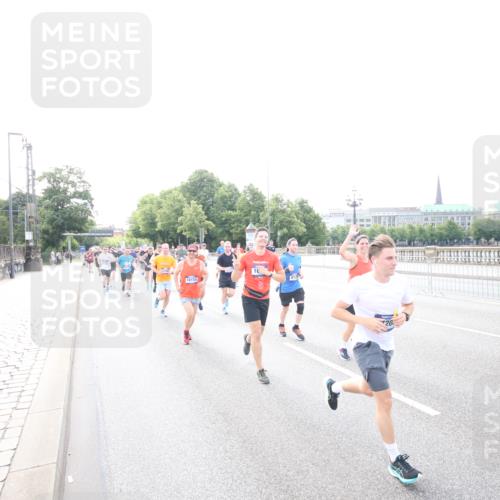 29.06.2025 - hella hamburg halbmarathon Jannik Wohlers http://msf.ph/oto/8148410 29.06.2025 10:17:34 Lombardsbrücke 1159, 1160, 1268, 1325, 1622, 1641, 2147, 2931, 3138, 3977, 5004, 5290, 5611, 5733, 7094, 7641, 7649, 7838, 7882, 7883, 8128, 8248, 8607, 8799, 9400, 9539, 9717, 9734, 9798, 9964, 10174, 10332, 10509, 10831, 10946, 11156, 11275, 11352, 11450, 11656, 11916, 11949, 12274, 12401, 12553, 12598, 12752, 13681, 13843, 14013, 14420, 14496, 14701, 14738, 14795, 14825, 14831, 15182, 15183, 15203, 15322, 15614, 16038, 16576, 16644, 16707, 16792, 17270, 17616 meine-sportfotos.de