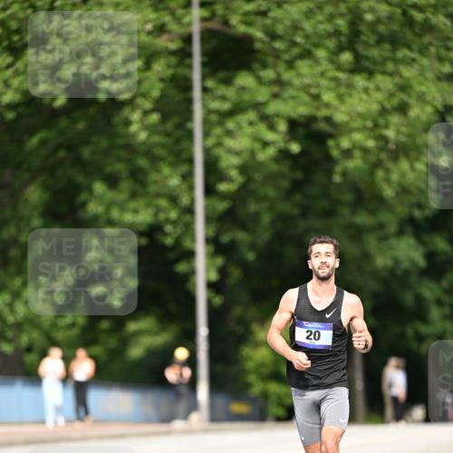29.06.2025 - hella hamburg halbmarathon Dr. Thomas Lammeyer http://msf.ph/oto/8148411 29.06.2025 09:34:19 Kennedybrücke 15, 20 meine-sportfotos.de