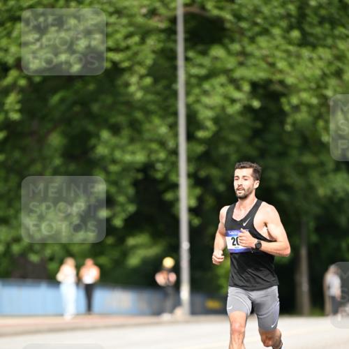 29.06.2025 - hella hamburg halbmarathon Dr. Thomas Lammeyer http://msf.ph/oto/8148421 29.06.2025 09:34:20 Kennedybrücke 15, 20 meine-sportfotos.de