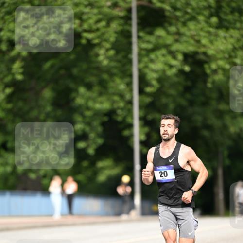 29.06.2025 - hella hamburg halbmarathon Dr. Thomas Lammeyer http://msf.ph/oto/8148426 29.06.2025 09:34:20 Kennedybrücke 15, 20 meine-sportfotos.de