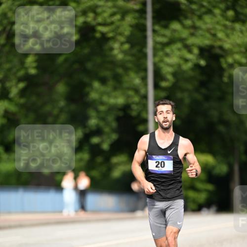 29.06.2025 - hella hamburg halbmarathon Dr. Thomas Lammeyer http://msf.ph/oto/8148435 29.06.2025 09:34:20 Kennedybrücke 15, 20 meine-sportfotos.de