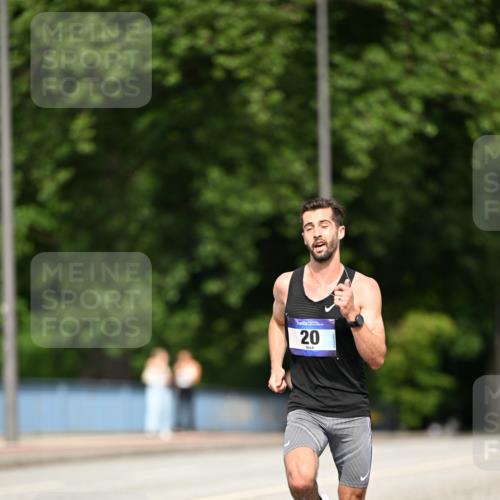 29.06.2025 - hella hamburg halbmarathon Dr. Thomas Lammeyer http://msf.ph/oto/8148440 29.06.2025 09:34:20 Kennedybrücke 15, 20 meine-sportfotos.de