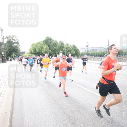 29.06.2025 - hella hamburg halbmarathon Jannik Wohlers http://msf.ph/oto/8148444 29.06.2025 10:17:35 Lombardsbrücke 1159, 1160, 1268, 1325, 1622, 1641, 1982, 2147, 2931, 3138, 3977, 5004, 5290, 5611, 5733, 6270, 7094, 7641, 7649, 7838, 7882, 7883, 8128, 8248, 8607, 8799, 9539, 9717, 9734, 9798, 9964, 10174, 10332, 10509, 10831, 10946, 11156, 11275, 11352, 11450, 11656, 11916, 11949, 12274, 12401, 12553, 12598, 12752, 13681, 13843, 14013, 14420, 14496, 14701, 14738, 14795, 14825, 14831, 15182, 15183, 15203, 15322, 15343, 15614, 16038, 16576, 16644, 16707, 16792, 16829, 17270 meine-sportfotos.de