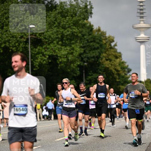 29.06.2025 - hella hamburg halbmarathon Dr. Thomas Lammeyer http://msf.ph/oto/8148445 29.06.2025 10:06:10 Kennedybrücke 1184, 1329, 1364, 1432, 1453, 1729, 1881, 1940, 2322, 2323, 3169, 3199, 4286, 4328, 4649, 4663, 5763, 6322, 6327, 6438, 7031, 7243, 9156, 9353, 9741, 9928, 10177, 10882 meine-sportfotos.de