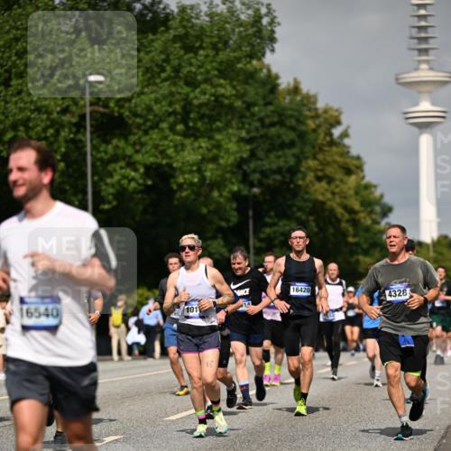 29.06.2025 - hella hamburg halbmarathon Dr. Thomas Lammeyer http://msf.ph/oto/8148450 29.06.2025 10:06:10 Kennedybrücke 1184, 1329, 1364, 1432, 1453, 1729, 1881, 1940, 2322, 2323, 3169, 3199, 4286, 4328, 4649, 4663, 5763, 6322, 6327, 6438, 7031, 7243, 9156, 9353, 9741, 9928, 10177, 10882 meine-sportfotos.de