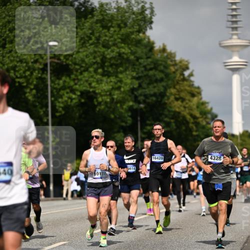 29.06.2025 - hella hamburg halbmarathon Dr. Thomas Lammeyer http://msf.ph/oto/8148454 29.06.2025 10:06:10 Kennedybrücke 1184, 1329, 1364, 1432, 1453, 1729, 1881, 1940, 2322, 2323, 3169, 3199, 4286, 4328, 4649, 4663, 5763, 6322, 6327, 6438, 7031, 7243, 9156, 9353, 9741, 9928, 10177, 10882 meine-sportfotos.de