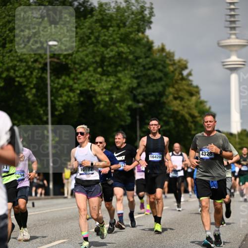 29.06.2025 - hella hamburg halbmarathon Dr. Thomas Lammeyer http://msf.ph/oto/8148464 29.06.2025 10:06:11 Kennedybrücke 1184, 1329, 1364, 1432, 1453, 1729, 1881, 1940, 2322, 2323, 3169, 3199, 4286, 4328, 4649, 4663, 5763, 6322, 6327, 6438, 7031, 7243, 9020, 9156, 9353, 9741, 9928, 10177, 10882 meine-sportfotos.de