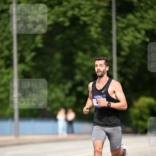 29.06.2025 - hella hamburg halbmarathon Dr. Thomas Lammeyer http://msf.ph/oto/8148486 29.06.2025 09:34:20 Kennedybrücke 15, 20 meine-sportfotos.de