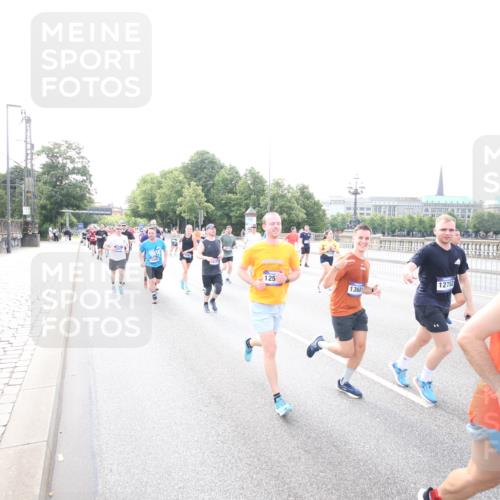 29.06.2025 - hella hamburg halbmarathon Jannik Wohlers http://msf.ph/oto/8148489 29.06.2025 10:17:36 Lombardsbrücke 1159, 1160, 1268, 1325, 1554, 1622, 1641, 1982, 2147, 2931, 3138, 3977, 5004, 5290, 5611, 5733, 6270, 7094, 7641, 7649, 7838, 7882, 7883, 8128, 8248, 8607, 8799, 9539, 9717, 9734, 9798, 9844, 9964, 10174, 10332, 10509, 10831, 10946, 11156, 11275, 11352, 11450, 11656, 11916, 11949, 12274, 12401, 12553, 12598, 12752, 13681, 13843, 14013, 14420, 14496, 14701, 14738, 14795, 14825, 14831, 15182, 15183, 15203, 15322, 15343, 15614, 16038, 16576, 16644, 16707, 16792, 16829 meine-sportfotos.de
