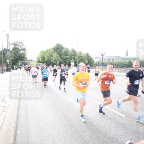 29.06.2025 - hella hamburg halbmarathon Jannik Wohlers http://msf.ph/oto/8148494 29.06.2025 10:17:36 Lombardsbrücke 1159, 1160, 1268, 1325, 1554, 1622, 1641, 1982, 2147, 2931, 3138, 3977, 5004, 5290, 5611, 5733, 6270, 7094, 7641, 7649, 7838, 7882, 7883, 8128, 8248, 8607, 8799, 9539, 9717, 9734, 9798, 9844, 9964, 10174, 10332, 10509, 10831, 10946, 11156, 11275, 11352, 11450, 11656, 11916, 11949, 12274, 12401, 12553, 12598, 12752, 13681, 13843, 14013, 14420, 14496, 14701, 14738, 14795, 14825, 14831, 15182, 15183, 15203, 15322, 15343, 15614, 16038, 16576, 16644, 16707, 16792, 16829 meine-sportfotos.de