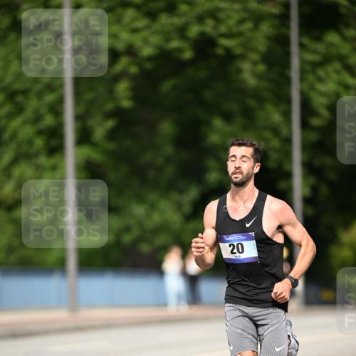 29.06.2025 - hella hamburg halbmarathon Dr. Thomas Lammeyer http://msf.ph/oto/8148502 29.06.2025 09:34:20 Kennedybrücke 15, 20 meine-sportfotos.de