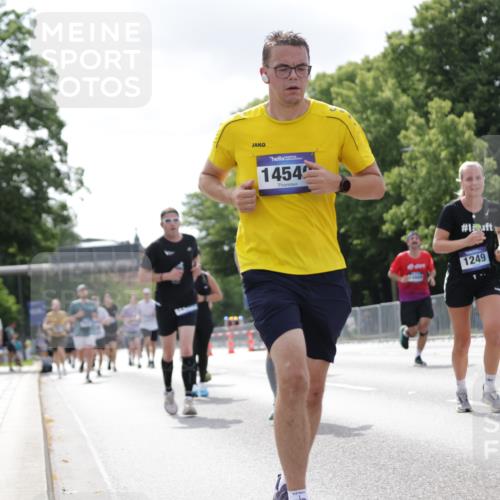29.06.2025 - hella hamburg halbmarathon Jannik Wohlers http://msf.ph/oto/8148540 29.06.2025 10:12:12 Lombardsbrücke 1249, 1610, 1785, 1851, 1939, 2531, 2891, 2963, 2964, 3182, 3248, 3262, 4453, 4499, 4554, 5150, 5166, 5597, 5598, 6822, 6966, 7014, 7907, 8917, 8971, 9254, 10581, 12456, 13566, 13816, 14540, 14869, 15369, 16473, 16826, 16911, 17994, 18178, 18493 meine-sportfotos.de