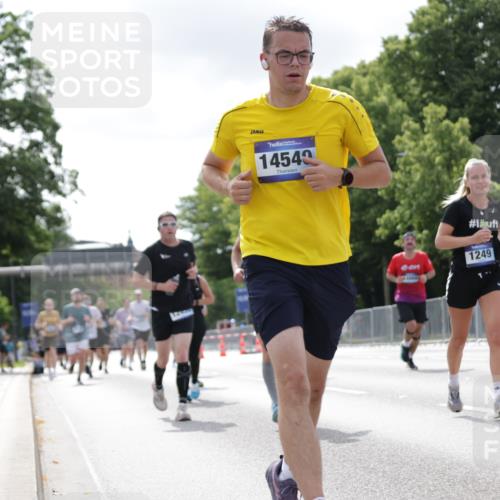 29.06.2025 - hella hamburg halbmarathon Jannik Wohlers http://msf.ph/oto/8148543 29.06.2025 10:12:12 Lombardsbrücke 1249, 1610, 1785, 1851, 1939, 2531, 2891, 2963, 2964, 3182, 3248, 3262, 4453, 4499, 4554, 5150, 5166, 5597, 5598, 6822, 6966, 7014, 7907, 8917, 8971, 9254, 10581, 12456, 13566, 13816, 14540, 14869, 15369, 16473, 16826, 16911, 17994, 18178, 18493 meine-sportfotos.de