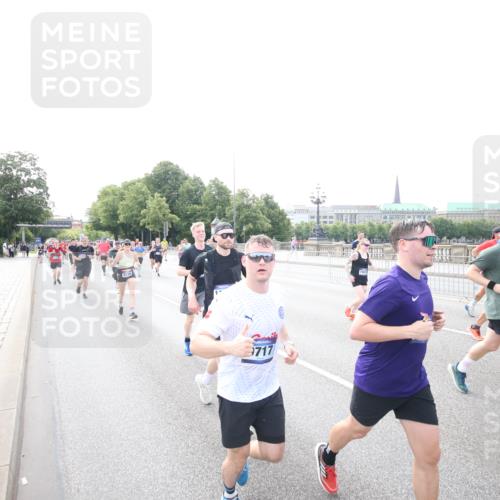 29.06.2025 - hella hamburg halbmarathon Jannik Wohlers http://msf.ph/oto/8148560 29.06.2025 10:17:39 Lombardsbrücke 1159, 1160, 1268, 1325, 1554, 1622, 1641, 1982, 2147, 2634, 2931, 3125, 3977, 4804, 5004, 6270, 7094, 7641, 7649, 7838, 7882, 7883, 8067, 8128, 8248, 8607, 8799, 9539, 9717, 9734, 9844, 9964, 10332, 10509, 10831, 10908, 10946, 11352, 11450, 11656, 11949, 12274, 12401, 12553, 12598, 12752, 12939, 13619, 13681, 13843, 14013, 14320, 14496, 14701, 14738, 14795, 14831, 15182, 15183, 15203, 15322, 15343, 15614, 16109, 16644, 16792, 16829 meine-sportfotos.de