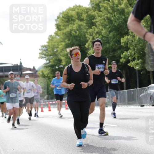 29.06.2025 - hella hamburg halbmarathon Jannik Wohlers http://msf.ph/oto/8148570 29.06.2025 10:12:15 Lombardsbrücke 1249, 1610, 1785, 1851, 1939, 2531, 2891, 2963, 2964, 3182, 3248, 3262, 4453, 4554, 5150, 5166, 5597, 5598, 7014, 7907, 8917, 8971, 9254, 10581, 11025, 12456, 13566, 13816, 14540, 14869, 15012, 15369, 16473, 16826, 16911, 17994, 18178, 18493 meine-sportfotos.de