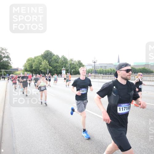 29.06.2025 - hella hamburg halbmarathon Jannik Wohlers http://msf.ph/oto/8148581 29.06.2025 10:17:39 Lombardsbrücke 1159, 1160, 1268, 1325, 1554, 1622, 1641, 1982, 2147, 2634, 2931, 3125, 3977, 4804, 5004, 6270, 7094, 7641, 7649, 7838, 7882, 7883, 8067, 8128, 8248, 8607, 8799, 9539, 9717, 9734, 9844, 9964, 10332, 10509, 10831, 10908, 10946, 11352, 11450, 11656, 11949, 12274, 12401, 12553, 12598, 12752, 12939, 13619, 13681, 13843, 14013, 14320, 14496, 14701, 14738, 14795, 14831, 15182, 15183, 15203, 15322, 15343, 15614, 16109, 16644, 16792, 16829 meine-sportfotos.de