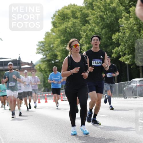 29.06.2025 - hella hamburg halbmarathon Jannik Wohlers http://msf.ph/oto/8148584 29.06.2025 10:12:15 Lombardsbrücke 1249, 1610, 1785, 1851, 1939, 2531, 2891, 2963, 2964, 3182, 3248, 3262, 4453, 4554, 5150, 5166, 5597, 5598, 7014, 7907, 8917, 8971, 9254, 10581, 11025, 12456, 13566, 13816, 14540, 14869, 15012, 15369, 16473, 16826, 16911, 17994, 18178, 18493 meine-sportfotos.de