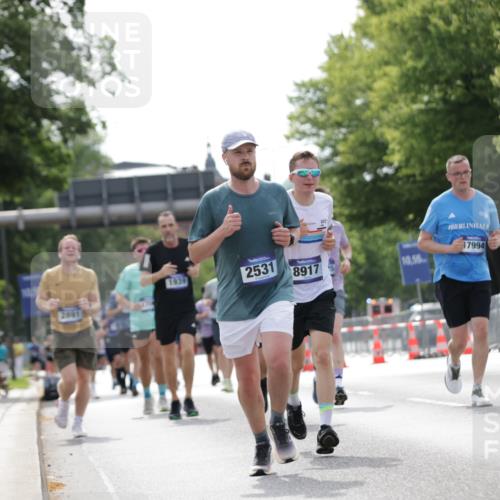 29.06.2025 - hella hamburg halbmarathon Jannik Wohlers http://msf.ph/oto/8148597 29.06.2025 10:12:17 Lombardsbrücke 1249, 1610, 1785, 1851, 1939, 2531, 2891, 2963, 2964, 3182, 3248, 4554, 5150, 5166, 5597, 5598, 6207, 7014, 7907, 8917, 8971, 10581, 11025, 12456, 13566, 13816, 14540, 14869, 15012, 15369, 16473, 16826, 16911, 17061, 17994, 18178, 18493 meine-sportfotos.de