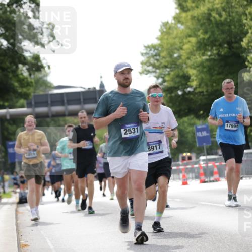 29.06.2025 - hella hamburg halbmarathon Jannik Wohlers http://msf.ph/oto/8148611 29.06.2025 10:12:17 Lombardsbrücke 1249, 1610, 1785, 1851, 1939, 2531, 2891, 2963, 2964, 3182, 3248, 4554, 5150, 5166, 5597, 5598, 6207, 7014, 7907, 8917, 8971, 10581, 11025, 12456, 13566, 13816, 14540, 14869, 15012, 15369, 16473, 16826, 16911, 17061, 17994, 18178, 18493 meine-sportfotos.de