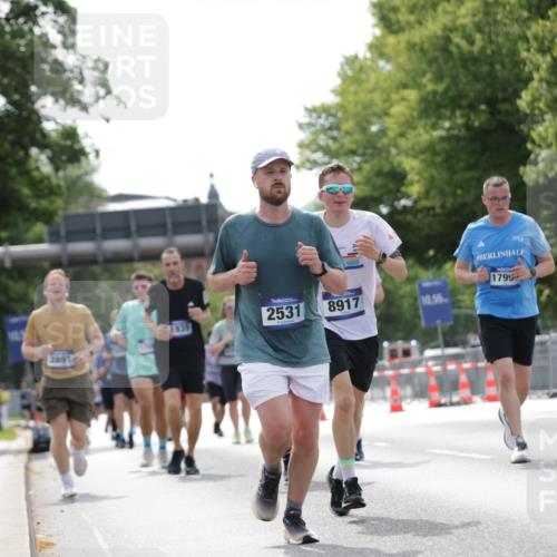 29.06.2025 - hella hamburg halbmarathon Jannik Wohlers http://msf.ph/oto/8148623 29.06.2025 10:12:17 Lombardsbrücke 1249, 1610, 1785, 1851, 1939, 2531, 2891, 2963, 2964, 3182, 3248, 4554, 5150, 5166, 5597, 5598, 6207, 7014, 7907, 8917, 8971, 10581, 11025, 12456, 13566, 13816, 14540, 14869, 15012, 15369, 16473, 16826, 16911, 17061, 17994, 18178, 18493 meine-sportfotos.de