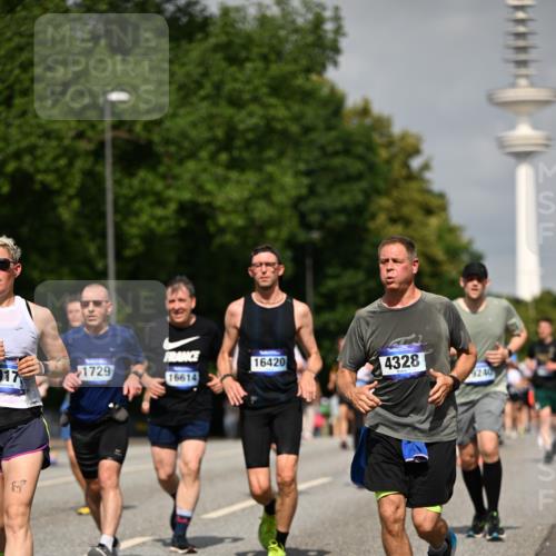 29.06.2025 - hella hamburg halbmarathon Dr. Thomas Lammeyer http://msf.ph/oto/8148668 29.06.2025 10:06:12 Kennedybrücke 1184, 1329, 1364, 1432, 1453, 1729, 1881, 1940, 2322, 2323, 3169, 3199, 4286, 4328, 4649, 4663, 5763, 6322, 6327, 7031, 7243, 9020, 9021, 9156, 9353, 9741, 9928, 10177, 10882 meine-sportfotos.de