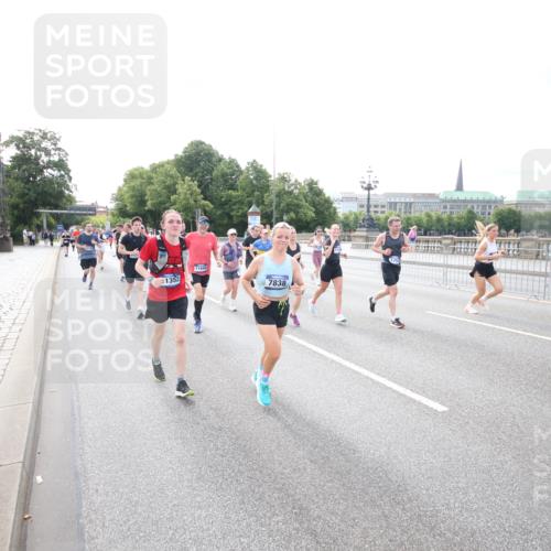 29.06.2025 - hella hamburg halbmarathon Jannik Wohlers http://msf.ph/oto/8148669 29.06.2025 10:17:43 Lombardsbrücke 1159, 1160, 1268, 1325, 1554, 1641, 1982, 2087, 2147, 2634, 2931, 3125, 3321, 3482, 3977, 4738, 4804, 6270, 7094, 7641, 7649, 7838, 7882, 7883, 8067, 8128, 8248, 8607, 9539, 9717, 9734, 9844, 10332, 10509, 10908, 10946, 11352, 11450, 11949, 12274, 12498, 12598, 12752, 12939, 13619, 13681, 14320, 14496, 14795, 14831, 15182, 15183, 15343, 15614, 16109, 16644, 16792, 16829 meine-sportfotos.de