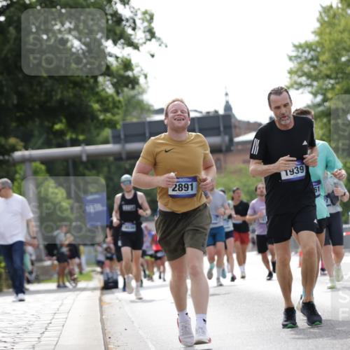 29.06.2025 - hella hamburg halbmarathon Jannik Wohlers http://msf.ph/oto/8148671 29.06.2025 10:12:21 Lombardsbrücke 1249, 1785, 1851, 1939, 2531, 2891, 5150, 6207, 7907, 8917, 8971, 10067, 11025, 12456, 13566, 13816, 14540, 14869, 15012, 15369, 16826, 16911, 17061, 17994, 18178, 18530 meine-sportfotos.de