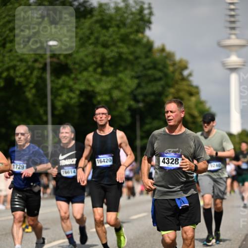 29.06.2025 - hella hamburg halbmarathon Dr. Thomas Lammeyer http://msf.ph/oto/8148686 29.06.2025 10:06:13 Kennedybrücke 1184, 1329, 1364, 1432, 1453, 1729, 1881, 1940, 2322, 2323, 3169, 4286, 4328, 4649, 4663, 5763, 6322, 6327, 7031, 7243, 9020, 9021, 9156, 9353, 9741, 9928, 10177 meine-sportfotos.de