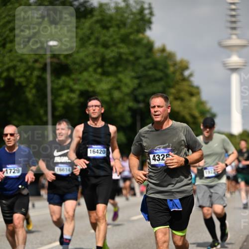 29.06.2025 - hella hamburg halbmarathon Dr. Thomas Lammeyer http://msf.ph/oto/8148695 29.06.2025 10:06:13 Kennedybrücke 1184, 1329, 1364, 1432, 1453, 1729, 1881, 1940, 2322, 2323, 3169, 4286, 4328, 4649, 4663, 5763, 6322, 6327, 7031, 7243, 9020, 9021, 9156, 9353, 9741, 9928, 10177 meine-sportfotos.de