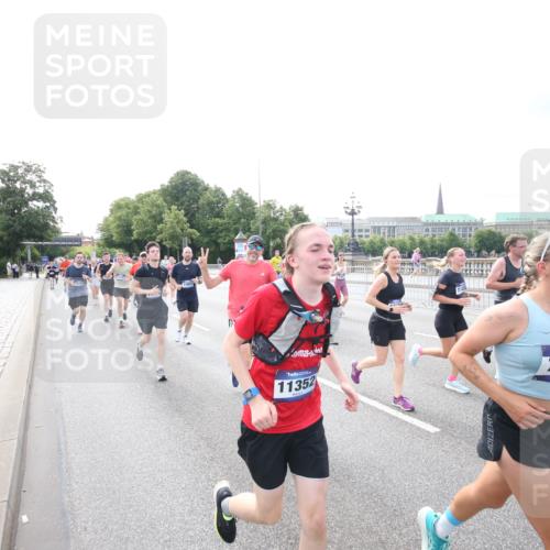 29.06.2025 - hella hamburg halbmarathon Jannik Wohlers http://msf.ph/oto/8148704 29.06.2025 10:17:44 Lombardsbrücke 1159, 1160, 1268, 1325, 1554, 1641, 1982, 2087, 2147, 2634, 2931, 3125, 3321, 3482, 3977, 4738, 4804, 6270, 7094, 7641, 7649, 7838, 7882, 7883, 8067, 8128, 8248, 8607, 9539, 9717, 9734, 9844, 10332, 10908, 10946, 11352, 11450, 11949, 12274, 12498, 12598, 12752, 12939, 13619, 13681, 14320, 14496, 14795, 14831, 15182, 15183, 15343, 15614, 16109, 16644, 16792, 16829, 18677 meine-sportfotos.de