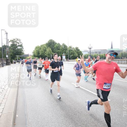 29.06.2025 - hella hamburg halbmarathon Jannik Wohlers http://msf.ph/oto/8148712 29.06.2025 10:17:44 Lombardsbrücke 1159, 1160, 1268, 1325, 1554, 1641, 1982, 2087, 2147, 2634, 2931, 3125, 3321, 3482, 3977, 4738, 4804, 6270, 7094, 7641, 7649, 7838, 7882, 7883, 8067, 8128, 8248, 8607, 9539, 9717, 9734, 9844, 10332, 10908, 10946, 11352, 11450, 11949, 12274, 12498, 12598, 12752, 12939, 13619, 13681, 14320, 14496, 14795, 14831, 15182, 15183, 15343, 15614, 16109, 16644, 16792, 16829, 18677 meine-sportfotos.de