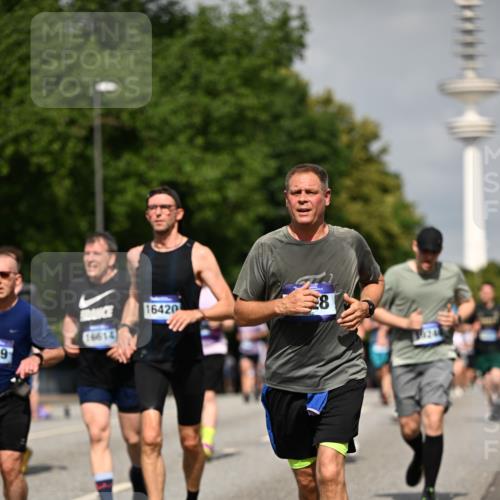 29.06.2025 - hella hamburg halbmarathon Dr. Thomas Lammeyer http://msf.ph/oto/8148716 29.06.2025 10:06:13 Kennedybrücke 1184, 1329, 1364, 1432, 1453, 1729, 1881, 1940, 2322, 2323, 3169, 4286, 4328, 4649, 4663, 5763, 6322, 6327, 7031, 7243, 9020, 9021, 9156, 9353, 9741, 9928, 10177 meine-sportfotos.de