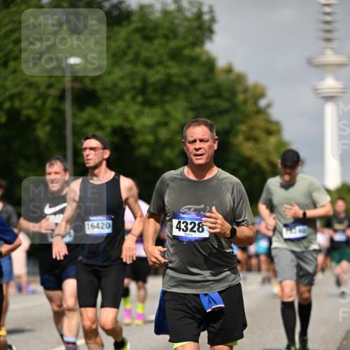 29.06.2025 - hella hamburg halbmarathon Dr. Thomas Lammeyer http://msf.ph/oto/8148727 29.06.2025 10:06:14 Kennedybrücke 1184, 1329, 1364, 1432, 1453, 1729, 1881, 1940, 2322, 2323, 3169, 4286, 4328, 4649, 4663, 4985, 5763, 6322, 7031, 7243, 9020, 9021, 9156, 9353, 9741, 9928, 10177 meine-sportfotos.de