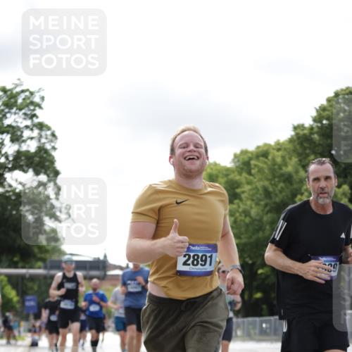 29.06.2025 - hella hamburg halbmarathon Jannik Wohlers http://msf.ph/oto/8148731 29.06.2025 10:12:25 Lombardsbrücke 1020, 1051, 1249, 1851, 1939, 2531, 2891, 2942, 4532, 5150, 6207, 7907, 8917, 8971, 10067, 10402, 11025, 11720, 12456, 13566, 13816, 14540, 14869, 15012, 15531, 16323, 16826, 16911, 17061, 17994, 18178, 18530 meine-sportfotos.de
