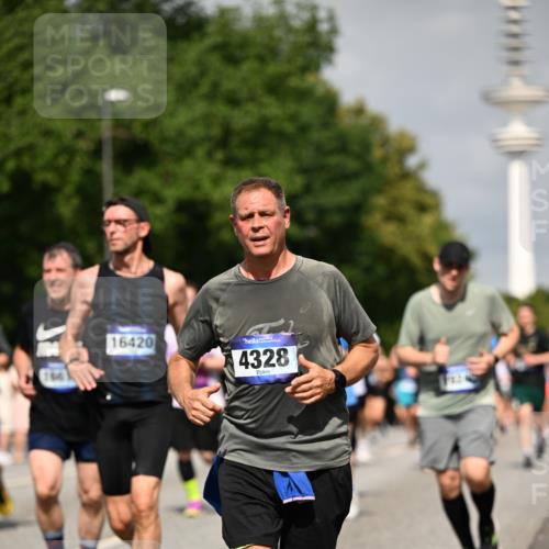 29.06.2025 - hella hamburg halbmarathon Dr. Thomas Lammeyer http://msf.ph/oto/8148738 29.06.2025 10:06:14 Kennedybrücke 1184, 1329, 1364, 1432, 1453, 1729, 1881, 1940, 2322, 2323, 3169, 4286, 4328, 4649, 4663, 4985, 5763, 6322, 7031, 7243, 9020, 9021, 9156, 9353, 9741, 9928, 10177 meine-sportfotos.de