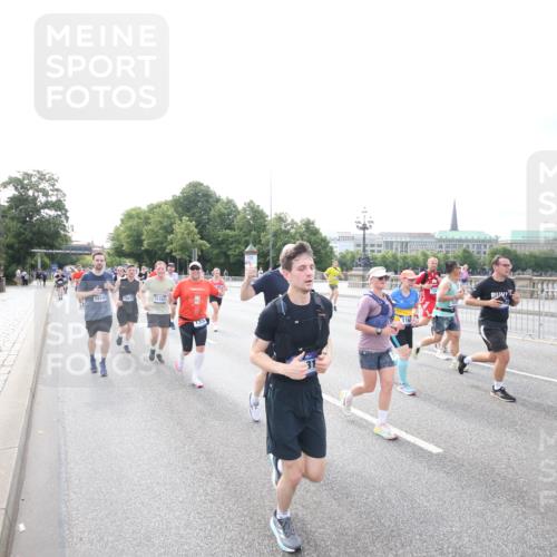 29.06.2025 - hella hamburg halbmarathon Jannik Wohlers http://msf.ph/oto/8148747 29.06.2025 10:17:45 Lombardsbrücke 1159, 1160, 1268, 1325, 1554, 1982, 2087, 2147, 2634, 2931, 3125, 3321, 3482, 3977, 4710, 4738, 4804, 6270, 7094, 7641, 7649, 7838, 7882, 7883, 8067, 8128, 8248, 8607, 9539, 9717, 9734, 9844, 10332, 10908, 10946, 11352, 11450, 11949, 12274, 12498, 12598, 12752, 12939, 13619, 13681, 14320, 14496, 14795, 14831, 15182, 15183, 15343, 15614, 16109, 16644, 16792, 16829, 18145, 18677 meine-sportfotos.de