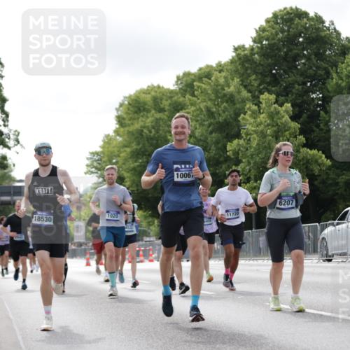29.06.2025 - hella hamburg halbmarathon Jannik Wohlers http://msf.ph/oto/8148748 29.06.2025 10:12:27 Lombardsbrücke 1020, 1051, 1851, 1939, 2531, 2891, 2942, 4532, 5150, 6207, 7873, 7907, 8917, 10067, 10402, 11025, 11720, 12456, 14404, 14869, 15012, 15531, 16323, 16826, 16911, 17061, 17994, 18530 meine-sportfotos.de