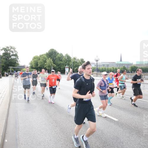 29.06.2025 - hella hamburg halbmarathon Jannik Wohlers http://msf.ph/oto/8148749 29.06.2025 10:17:45 Lombardsbrücke 1159, 1160, 1268, 1325, 1554, 1982, 2087, 2147, 2634, 2931, 3125, 3321, 3482, 3977, 4710, 4738, 4804, 6270, 7094, 7641, 7649, 7838, 7882, 7883, 8067, 8128, 8248, 8607, 9539, 9717, 9734, 9844, 10332, 10908, 10946, 11352, 11450, 11949, 12274, 12498, 12598, 12752, 12939, 13619, 13681, 14320, 14496, 14795, 14831, 15182, 15183, 15343, 15614, 16109, 16644, 16792, 16829, 18145, 18677 meine-sportfotos.de