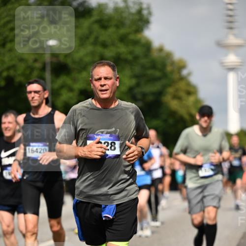 29.06.2025 - hella hamburg halbmarathon Dr. Thomas Lammeyer http://msf.ph/oto/8148750 29.06.2025 10:06:14 Kennedybrücke 1184, 1329, 1364, 1432, 1453, 1729, 1881, 1940, 2322, 2323, 3169, 4286, 4328, 4649, 4663, 4985, 5763, 6322, 7031, 7243, 9020, 9021, 9156, 9353, 9741, 9928, 10177 meine-sportfotos.de