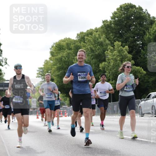 29.06.2025 - hella hamburg halbmarathon Jannik Wohlers http://msf.ph/oto/8148753 29.06.2025 10:12:27 Lombardsbrücke 1020, 1051, 1851, 1939, 2531, 2891, 2942, 4532, 5150, 6207, 7873, 7907, 8917, 10067, 10402, 11025, 11720, 12456, 14404, 14869, 15012, 15531, 16323, 16826, 16911, 17061, 17994, 18530 meine-sportfotos.de
