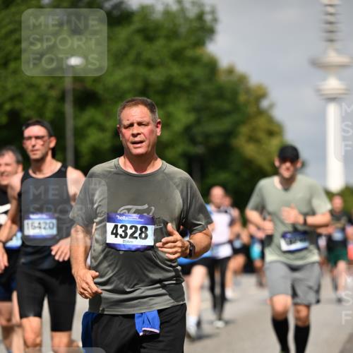29.06.2025 - hella hamburg halbmarathon Dr. Thomas Lammeyer http://msf.ph/oto/8148755 29.06.2025 10:06:14 Kennedybrücke 1184, 1329, 1364, 1432, 1453, 1729, 1881, 1940, 2322, 2323, 3169, 4286, 4328, 4649, 4663, 4985, 5763, 6322, 7031, 7243, 9020, 9021, 9156, 9353, 9741, 9928, 10177 meine-sportfotos.de