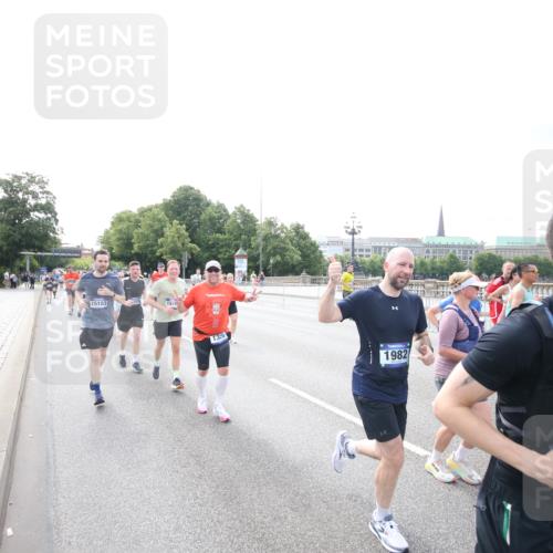 29.06.2025 - hella hamburg halbmarathon Jannik Wohlers http://msf.ph/oto/8148770 29.06.2025 10:17:46 Lombardsbrücke 1159, 1160, 1268, 1325, 1554, 1982, 2087, 2147, 2335, 2634, 2931, 3125, 3321, 3482, 3977, 4710, 4738, 4804, 6270, 7094, 7641, 7649, 7838, 7882, 7883, 8067, 8248, 8607, 9539, 9717, 9734, 9834, 9844, 10332, 10908, 10946, 11352, 11450, 11949, 12274, 12498, 12598, 12752, 12939, 13619, 13681, 14320, 14496, 14795, 14831, 15182, 15183, 15343, 15614, 16109, 16644, 16792, 16829, 18145, 18677 meine-sportfotos.de
