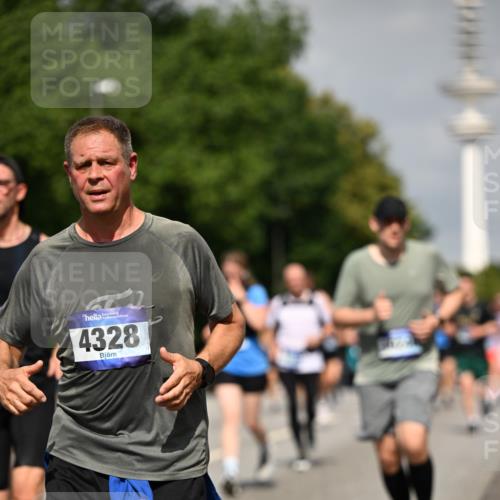 29.06.2025 - hella hamburg halbmarathon Dr. Thomas Lammeyer http://msf.ph/oto/8148772 29.06.2025 10:06:15 Kennedybrücke 1128, 1184, 1329, 1364, 1432, 1453, 1729, 1881, 1940, 2322, 2323, 3169, 4286, 4328, 4649, 4663, 4985, 5763, 6322, 6860, 7031, 7243, 9020, 9021, 9156, 9353, 9741, 9928, 10177, 10866 meine-sportfotos.de
