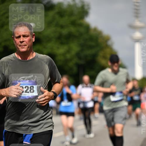 29.06.2025 - hella hamburg halbmarathon Dr. Thomas Lammeyer http://msf.ph/oto/8148777 29.06.2025 10:06:15 Kennedybrücke 1128, 1184, 1329, 1364, 1432, 1453, 1729, 1881, 1940, 2322, 2323, 3169, 4286, 4328, 4649, 4663, 4985, 5763, 6322, 6860, 7031, 7243, 9020, 9021, 9156, 9353, 9741, 9928, 10177, 10866 meine-sportfotos.de